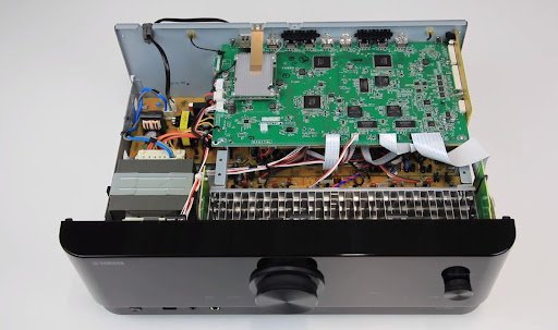 Yamaha RX-V6A inside